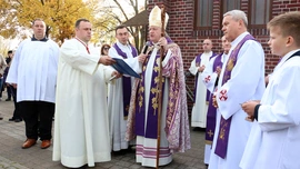 Abp Kupny: Święci to ludzie tacy sami jak my