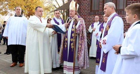 Abp Kupny: Święci to ludzie tacy sami jak my