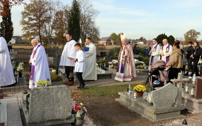 Uroczystość Wszystkich Świętych na cmentarzu w Siechnicach 2025