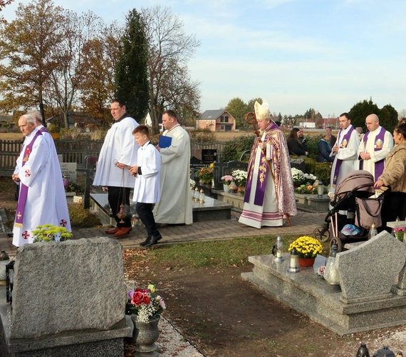 Uroczystość Wszystkich Świętych na cmentarzu w Siechnicach 2025