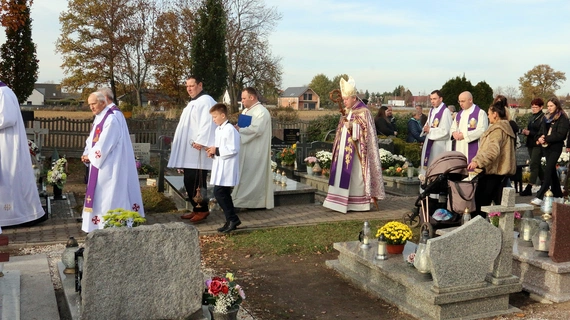 Uroczystość Wszystkich Świętych na cmentarzu w Siechnicach 2025