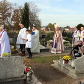 Uroczystość Wszystkich Świętych na cmentarzu w Siechnicach 2025
