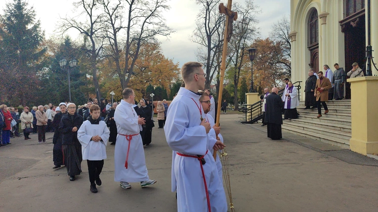 1 listopada na legnickim cmentarzu
