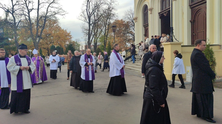 1 listopada na legnickim cmentarzu