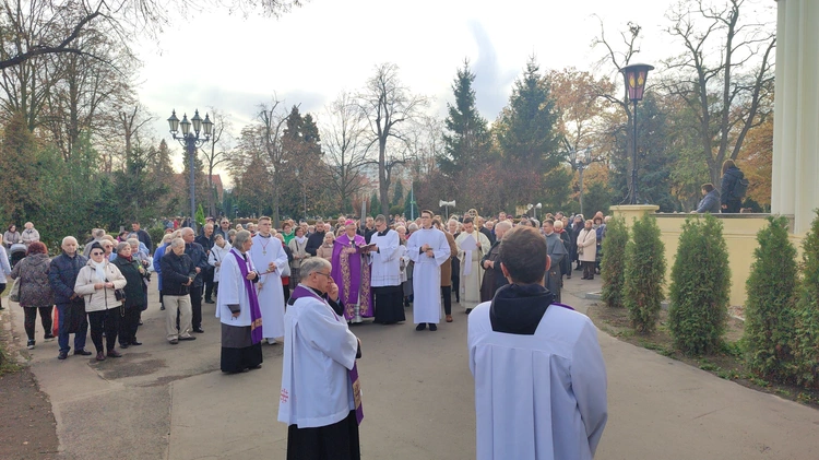 1 listopada na legnickim cmentarzu