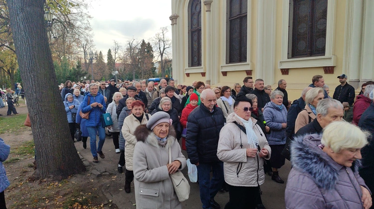 1 listopada na legnickim cmentarzu