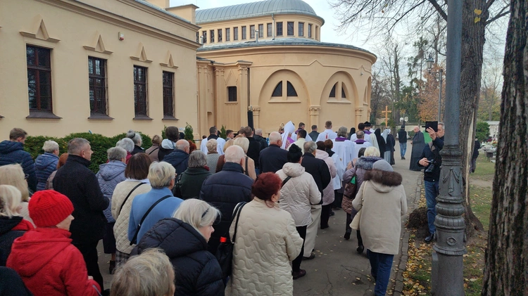 1 listopada na legnickim cmentarzu