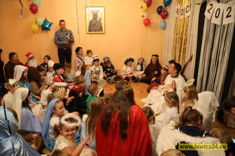 Święci wśród nas — radość, modlitwa i zabawa