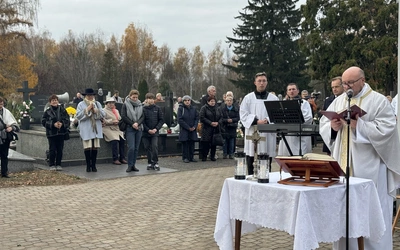 W uroczystość Wszystkich Świetych na nekropoliach odprawiano Msze św. 