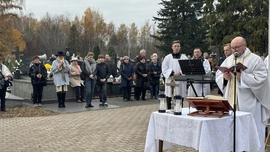W uroczystość Wszystkich Świetych na nekropoliach odprawiano Msze św. 