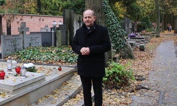 Rzecznik KEP: modlitwa za zmarłych jest także okazją do otwarcia się na Boże miłosierdzie