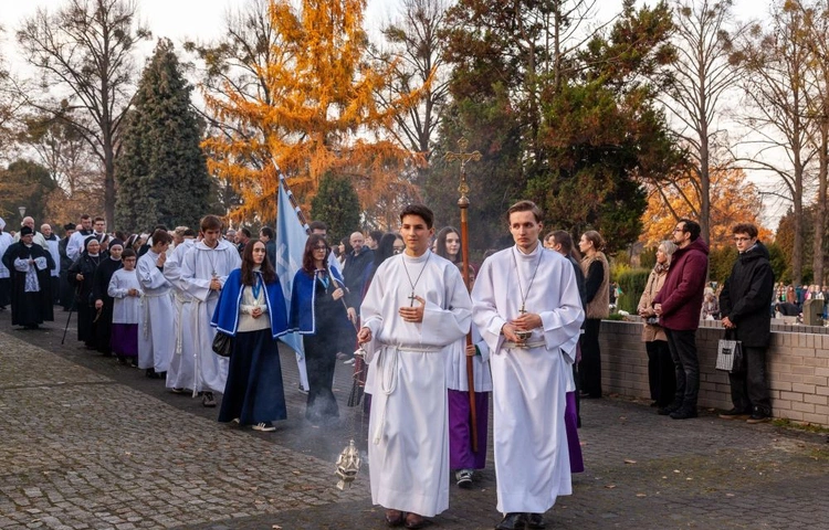 Nabożeństwo na Cmentarzu Centralnym