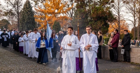 Nabożeństwo na Cmentarzu Centralnym