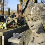 Kwestowali na rzecz odnawiania zabytkowych nagrobków