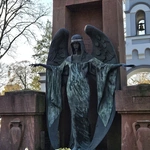 Kwestowali na rzecz odnawiania zabytkowych nagrobków