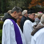 Modlitwa za zmarłych na zielonogórskim cmentarzu