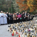 Modlitwa za zmarłych na zielonogórskim cmentarzu
