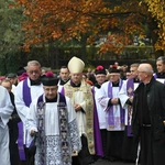 Modlitwa za zmarłych na zielonogórskim cmentarzu