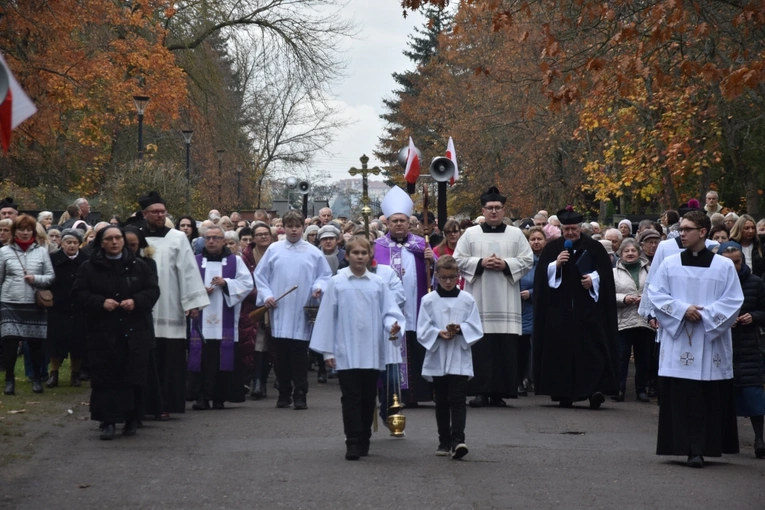 Dzień Zaduszny na gorzowskim cmentarzu