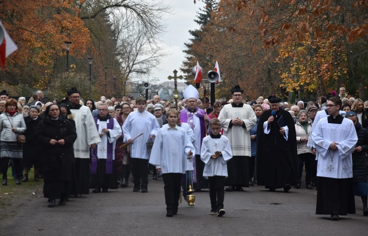 Dzień Zaduszny na gorzowskim cmentarzu