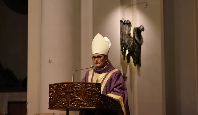 Katowice. Msza św. za zmarłych biskupów, którzy kierowali Kościołem na Śląsku [ FILM i ZDJĘCIA]