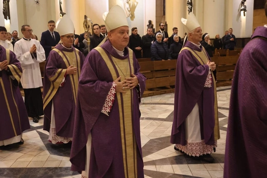 Modlitwa za dusze katowickich biskupów