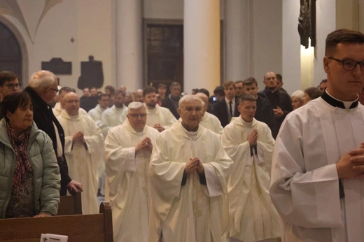 Modlitwa za dusze katowickich biskupów