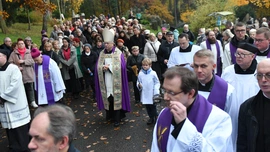 Procesje za zmarłych w Gorzowie Wlkp. i Zielonej Górze zgromadziły tłumy wiernych