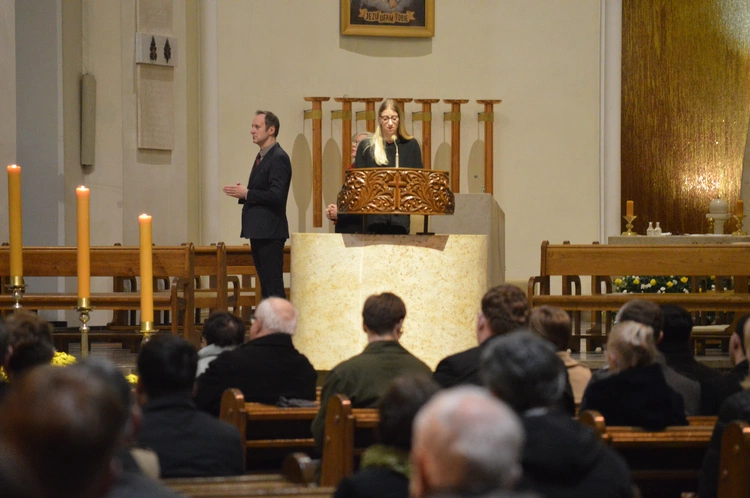 Modlitwa za zmarłych w Dzień Zaduszny