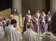 Modlitwa za zmarłych w Dzień Zaduszny