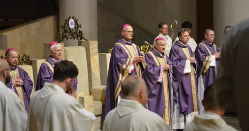 Modlitwa za zmarłych w Dzień Zaduszny