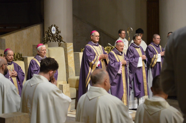 Modlitwa za zmarłych w Dzień Zaduszny