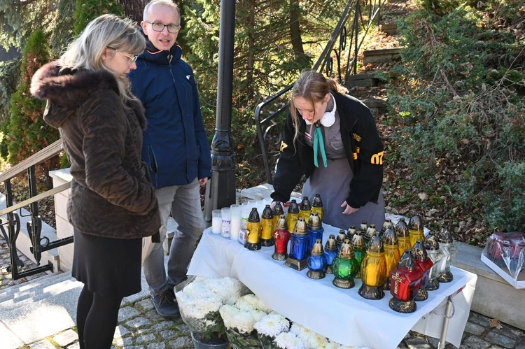 Kwesta na nowotarskim cmentarzu