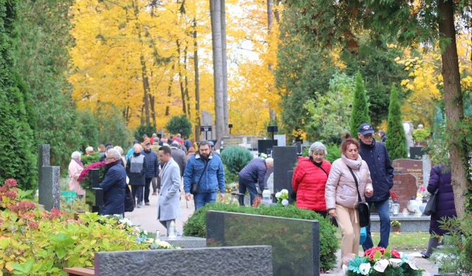 Gdzie nam pośród grobów…