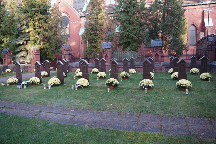 Franciszkański cmentarz we Wrocławiu-Karłowicach