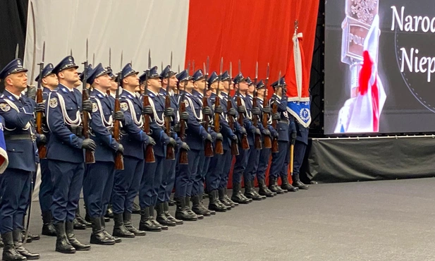 Jaworzno. 133 nowych funkcjonariuszy wstąpiło w szeregi śląskiej policji