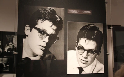 Cybulski zdjął swoje ciemne okulary, przeprosił za najście o tej porze i zapytał, czy mógłby się wyspowiadać. Dziś obchodziłby 98. urodziny