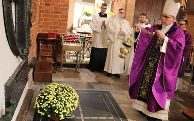 Za zmarłych kanoników i biskupów