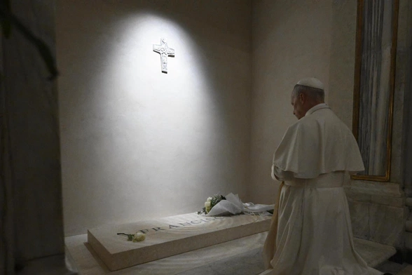 Przy grobie papieża Franciszka