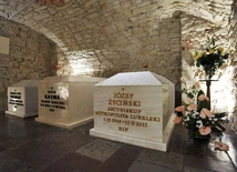 Modlitwa za zmarłych biskupów