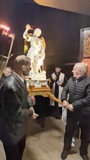 Nawiedzenie figury św. Michała Archanioła w Komorowie