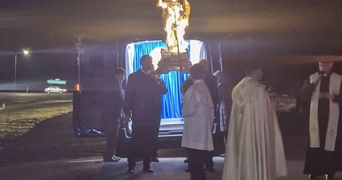 Nawiedzenie figury św. Michała Archanioła w Komorowie