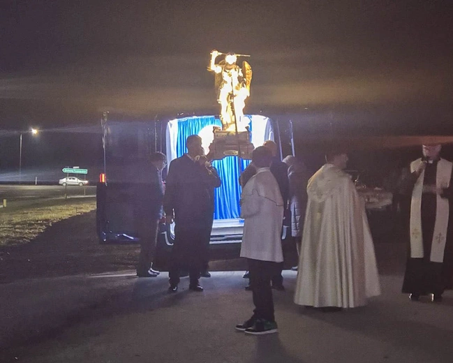 Nawiedzenie figury św. Michała Archanioła w Komorowie