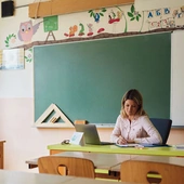 Nauczyciele pracują bez wynagrodzenia. „Godziny basiowe” w ogniu krytyki