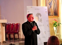Konferencję wygłosił bp Piotr Przyborek.