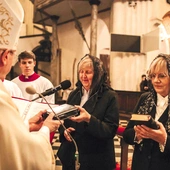 Panie przyjęły od metropolity gdańskiego krzyże i brewiarze.