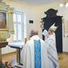 Abp Andrzej Przybylski pobłogosławił nową kaplicę pw. NMP Matki Nadziei.  
