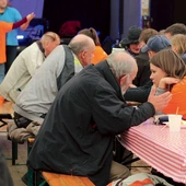 Czasem wspólne wypicie herbaty i wysłuchanie wystarczy, by stanął czas.