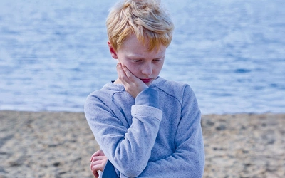 Dzieci, które nie czują się lubiane, i które nie wierzą w swoje zdolności, niestety, są tysiące.