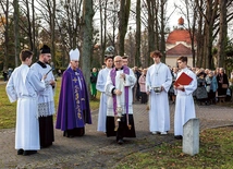 Nabożeństwo za zmarłych na gliwickiej nekropolii.